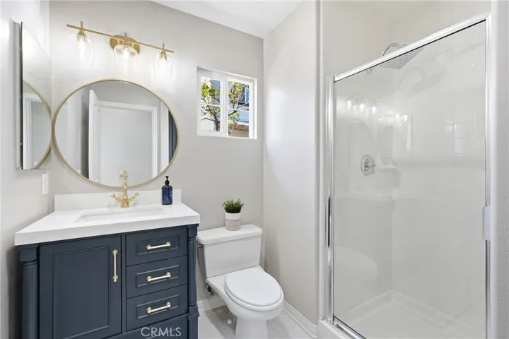 Lower level full bath.