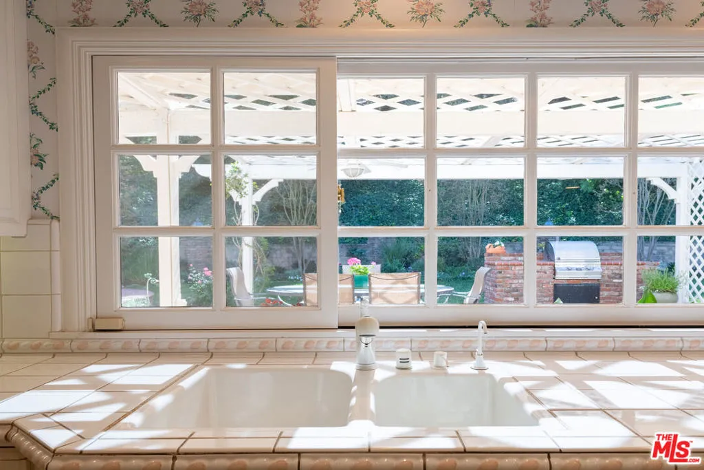 3563 Alana Drive, Sherman Oaks, California 91403 home-pic-9