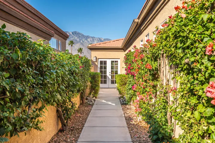 Private Entry Courtyard