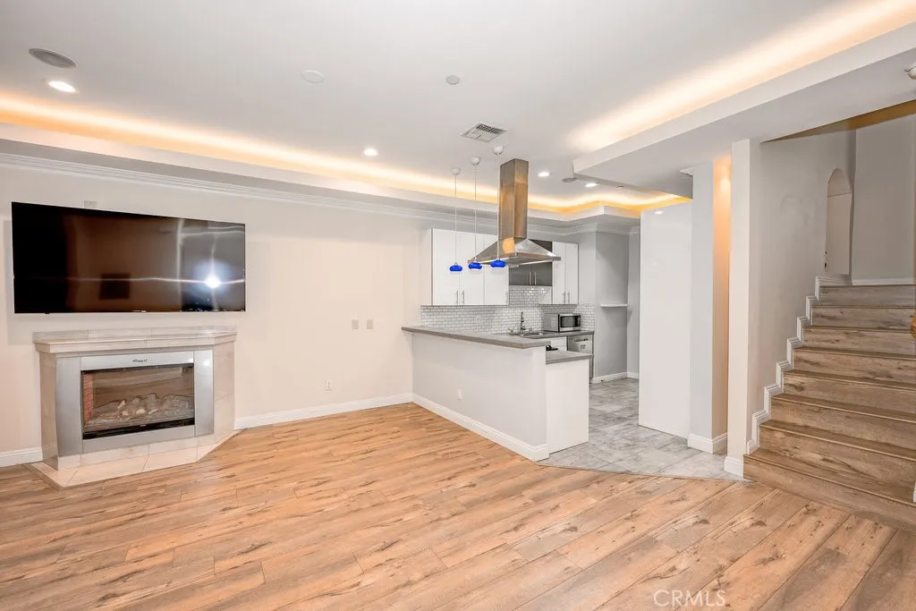 216 N Buena Vista Street 113, Burbank, California 91505 home-pic-4