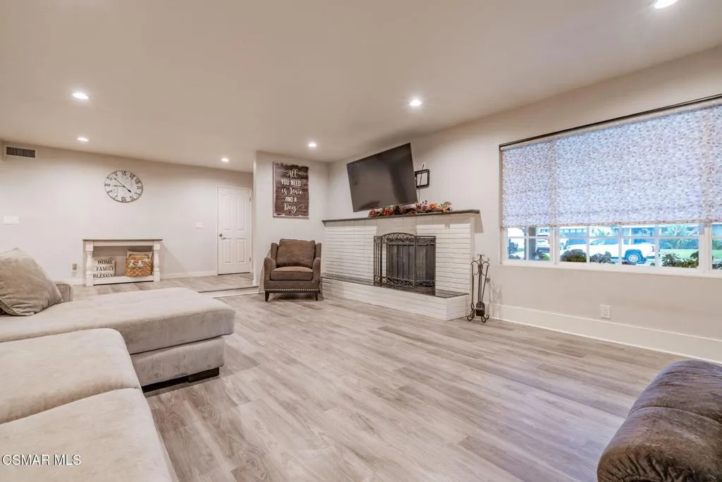 761 Lyons Court, Simi Valley, California 93065 home-pic-13