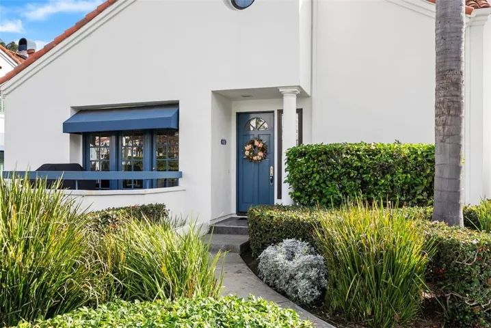 Exterior photo - end unit