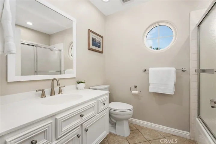 Secondary upstairs bathroom