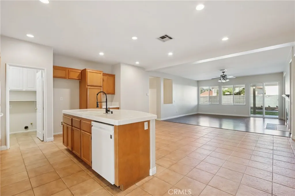 33711 Shamrock, Murrieta, California 92563 home-pic-9
