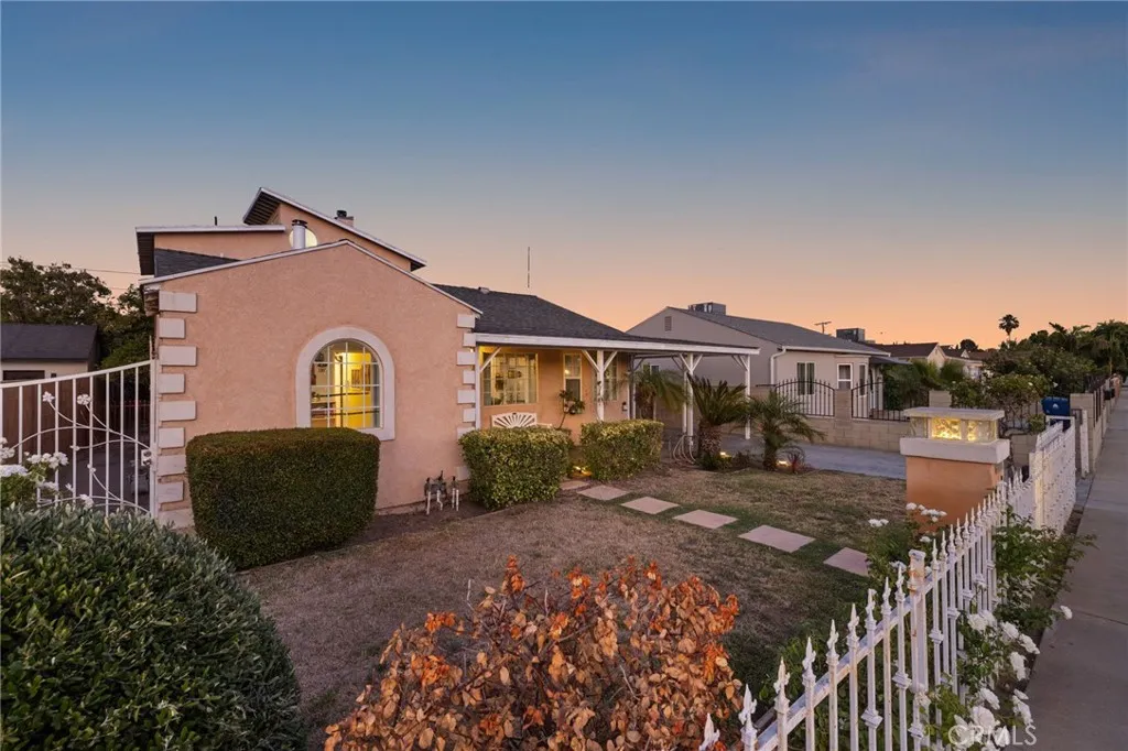 6542 Babcock Avenue, North Hollywood, California 91606 home-pic-2