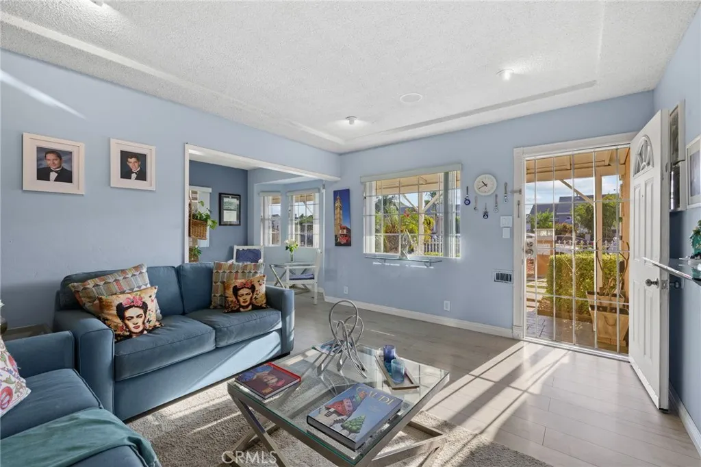 6542 Babcock Avenue, North Hollywood, California 91606 home-pic-6