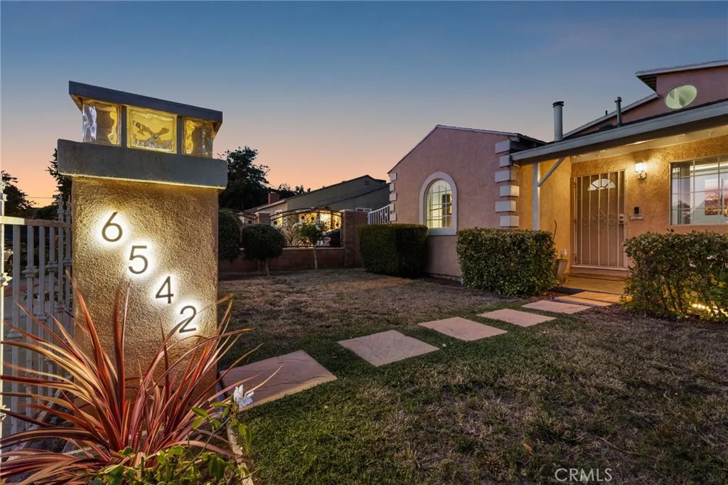 6542 Babcock Avenue, North Hollywood, California 91606 home-pic-4