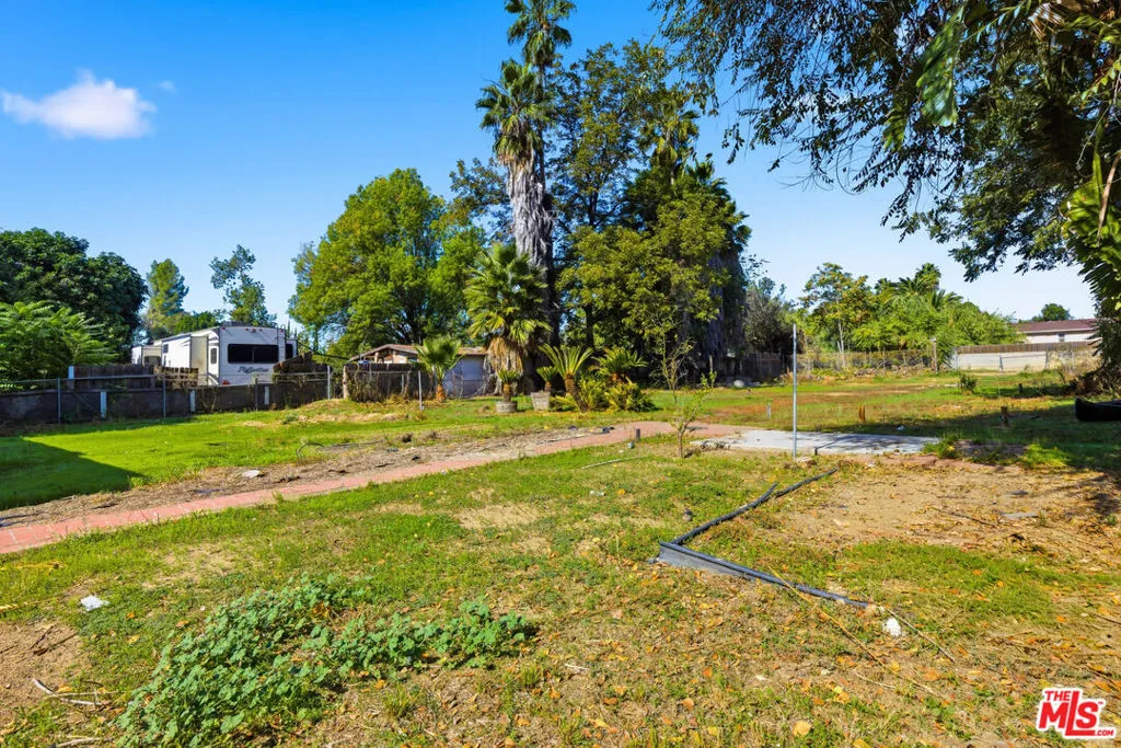 19211 Strathern Street, Reseda, California 91335 home-pic-14