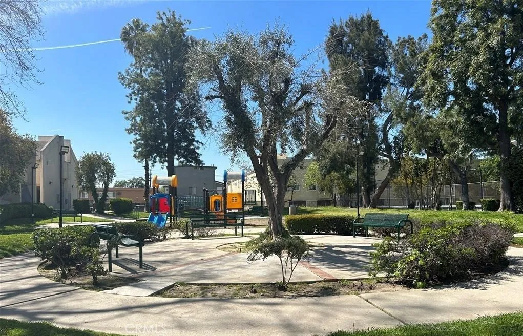 7651 Reseda 12, Reseda, California 91335 home-pic-2