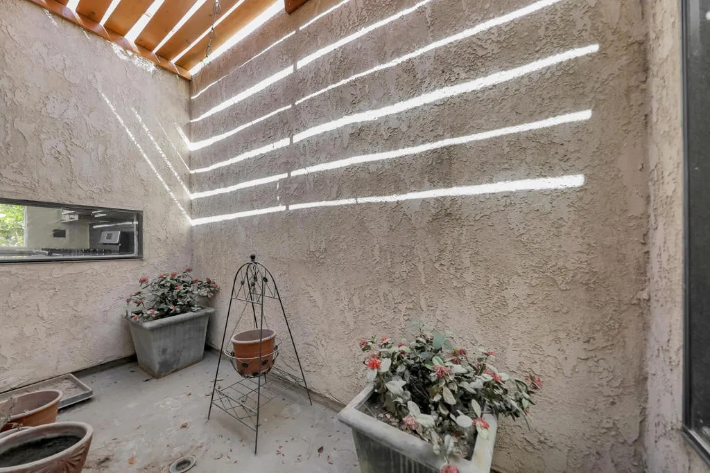 41515 Navarre Court, Palm Desert, California 92260 home-pic-23