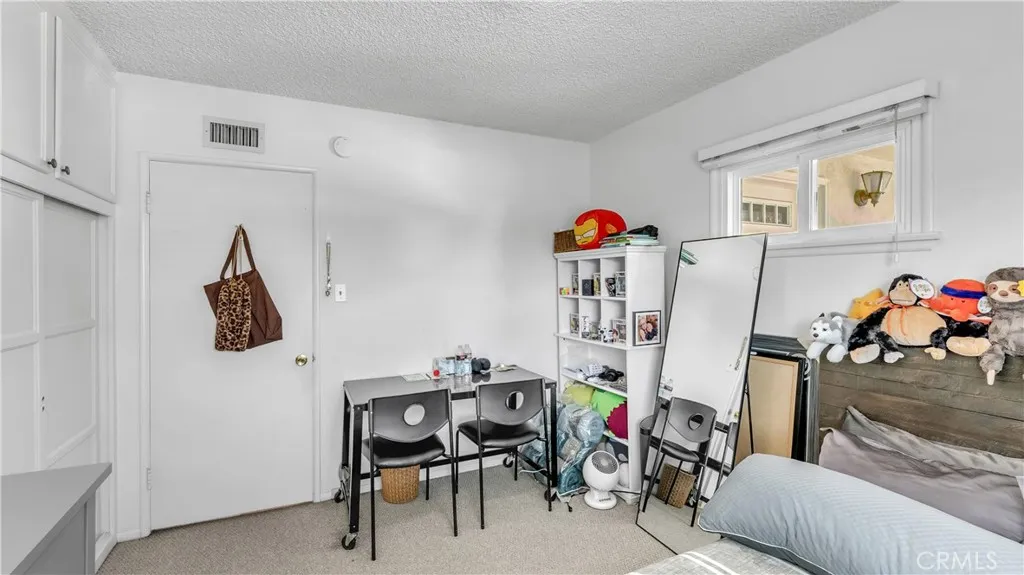 919 E Delaware Road, Burbank, California 91504 home-pic-25