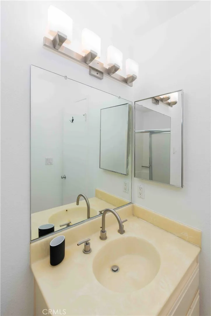 7135 Firmament, Van Nuys, California 91406 home-pic-10