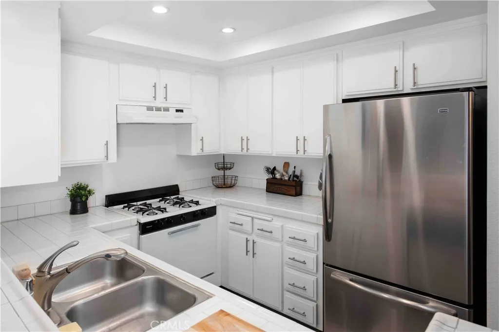 7135 Firmament, Van Nuys, California 91406 home-pic-3