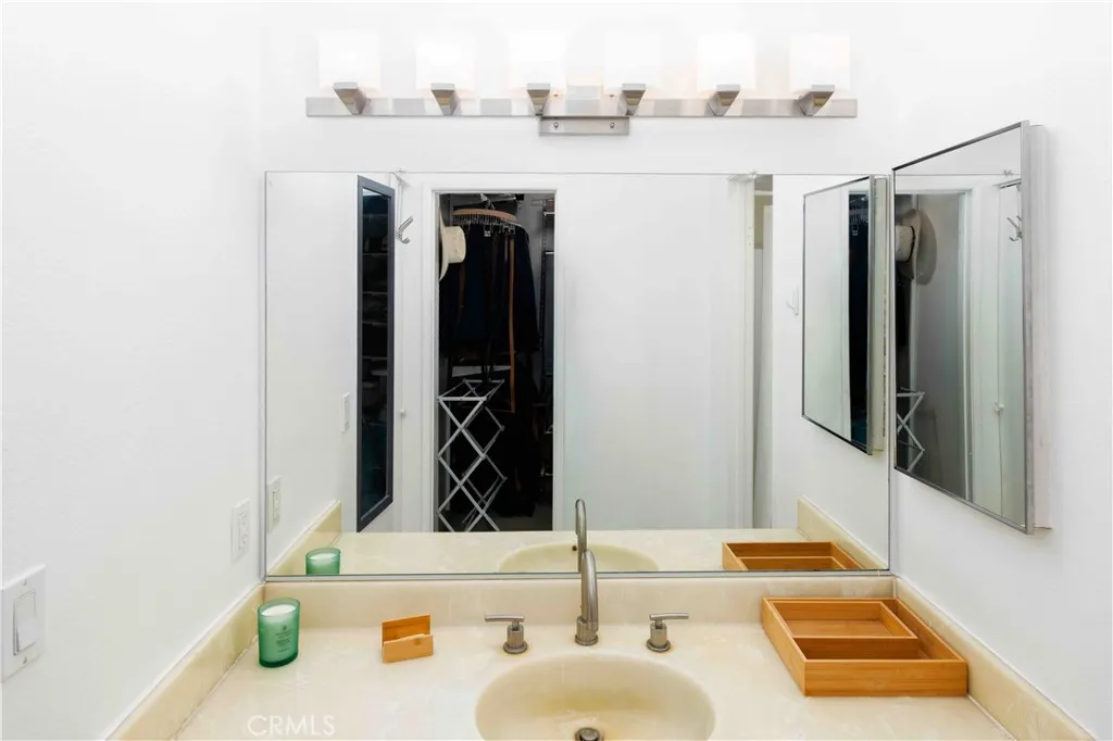 7135 Firmament, Van Nuys, California 91406 home-pic-9