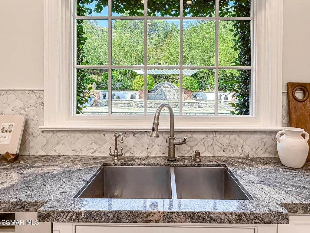 581 Lakeview Canyon Road, Westlake Village, California 91362 home-pic-24