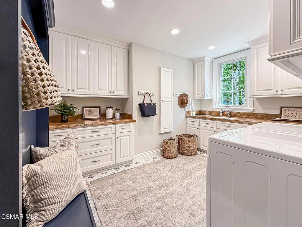 581 Lakeview Canyon Road, Westlake Village, California 91362 home-pic-33