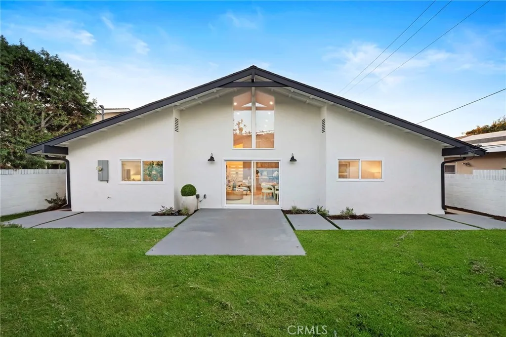 17442 Coronado Lane, Huntington Beach, California 92647 home-pic-25