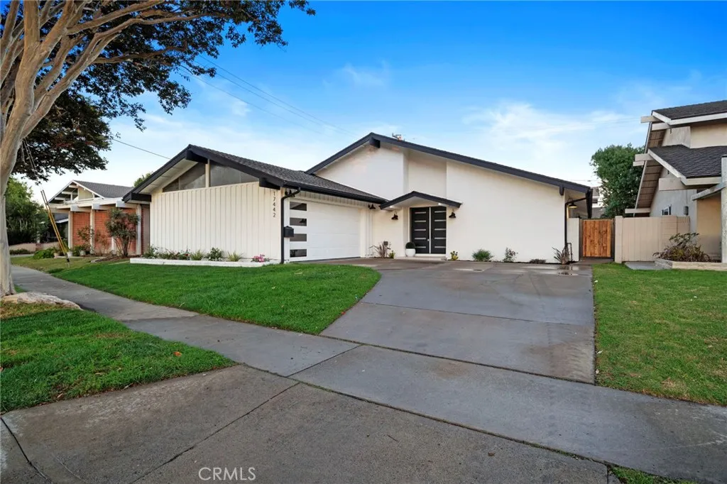 17442 Coronado Lane, Huntington Beach, California 92647 home-pic-0