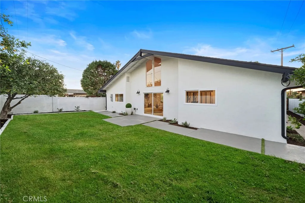 17442 Coronado Lane, Huntington Beach, California 92647 home-pic-27