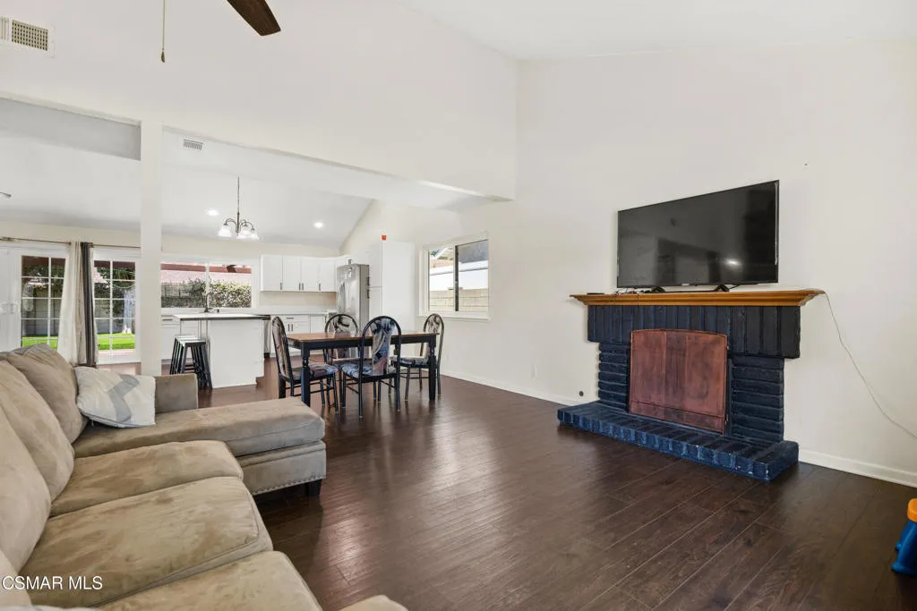 2367 Saint Clair Avenue, Simi Valley, California 93063 home-pic-4