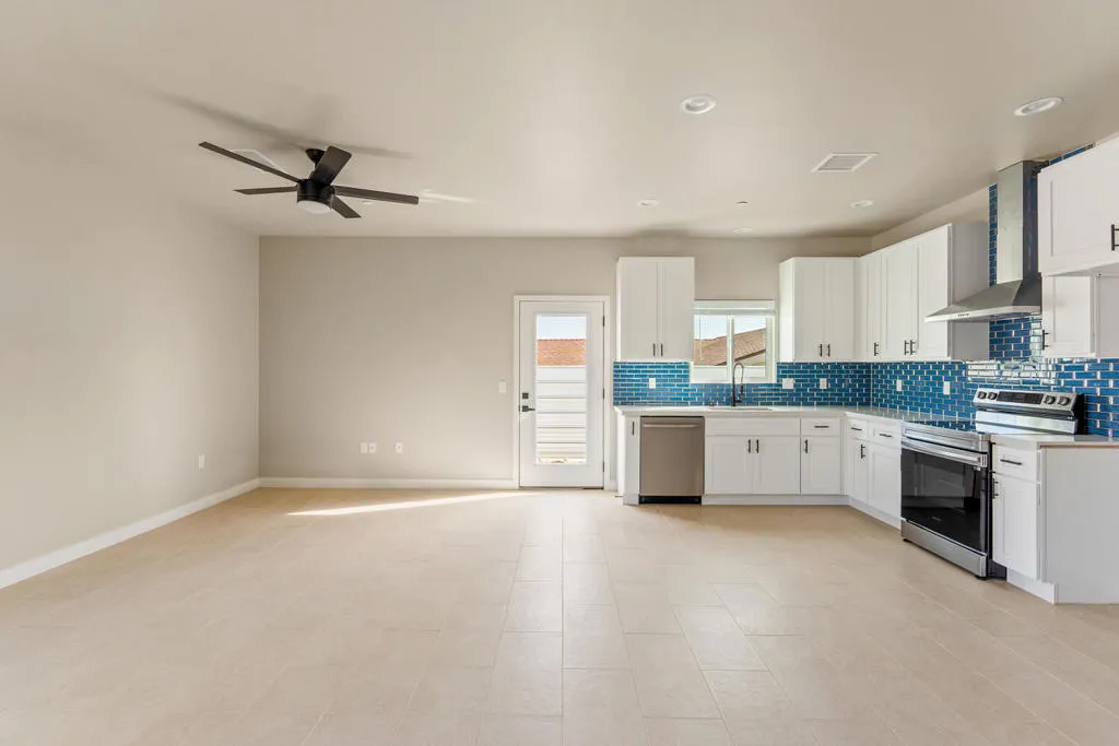 15 722 Via Quedo, Desert Hot Springs, California 92240 home-pic-2
