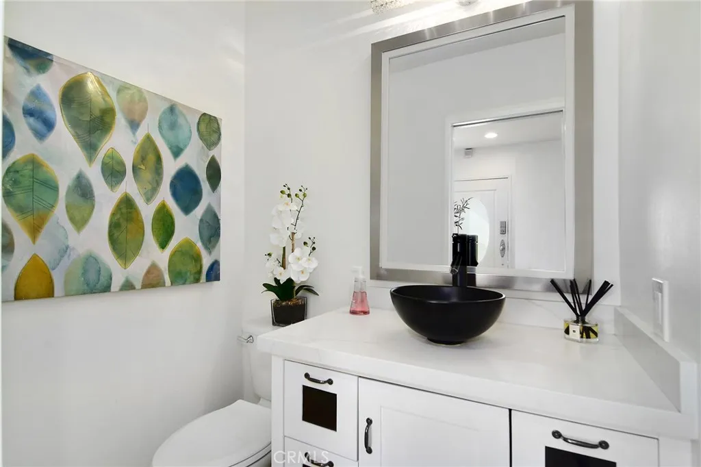 959 N Doheny 205, West Hollywood, California 90069 home-pic-13