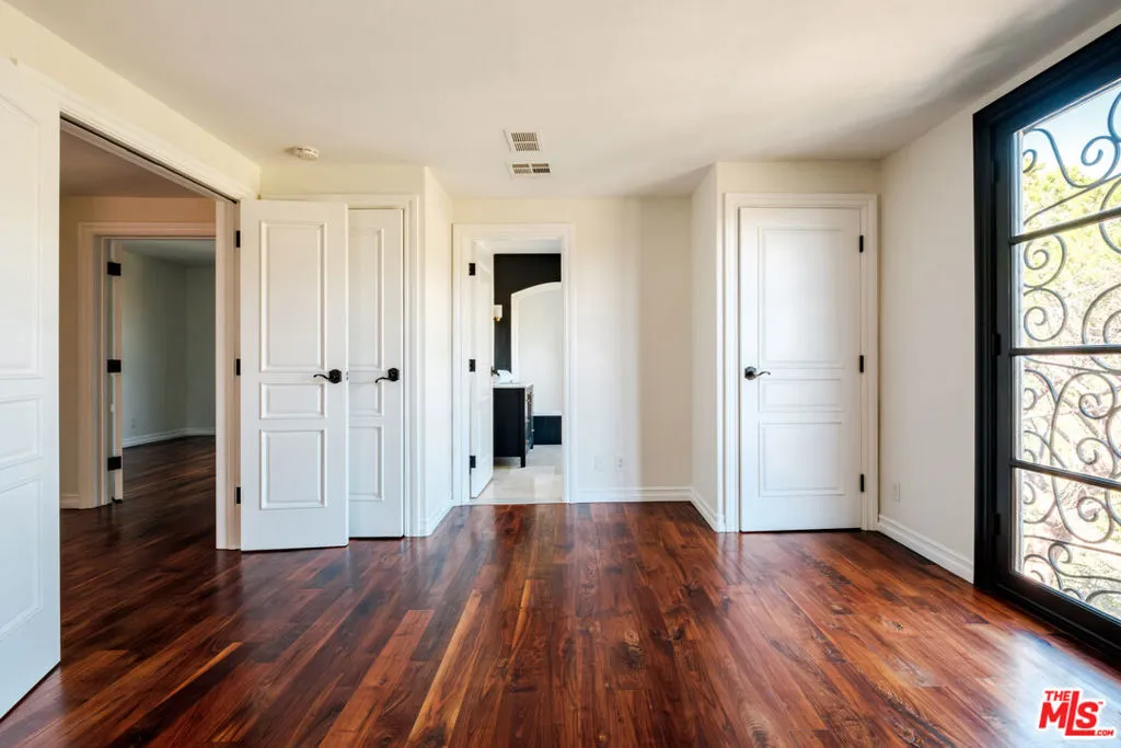 1301 N Beverly Drive, Beverly Hills, California 90210 home-pic-27