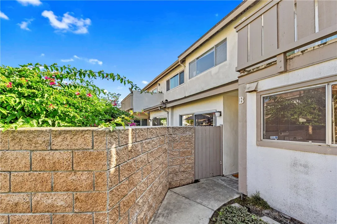 5132 W 1st Street B, Santa Ana, California 92704 home-pic-1