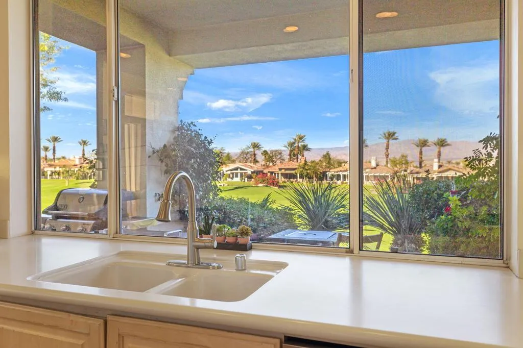 472 Desert Holly Drive, Palm Desert, California 92211 home-pic-14
