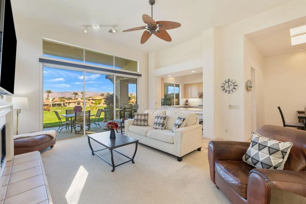 472 Desert Holly Drive, Palm Desert, California 92211 home-pic-10