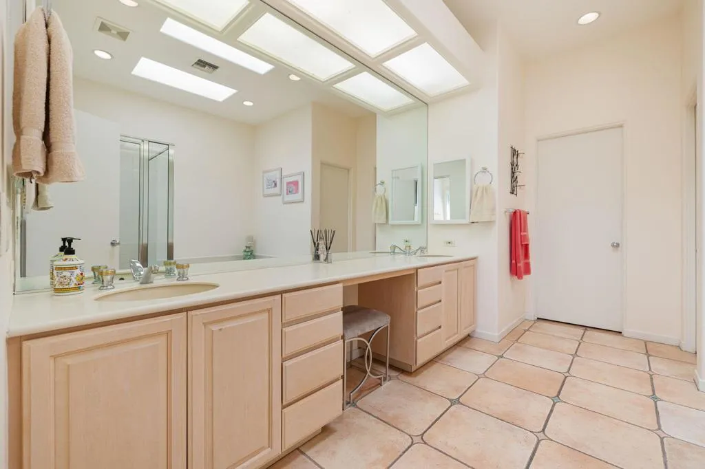 472 Desert Holly Drive, Palm Desert, California 92211 home-pic-25