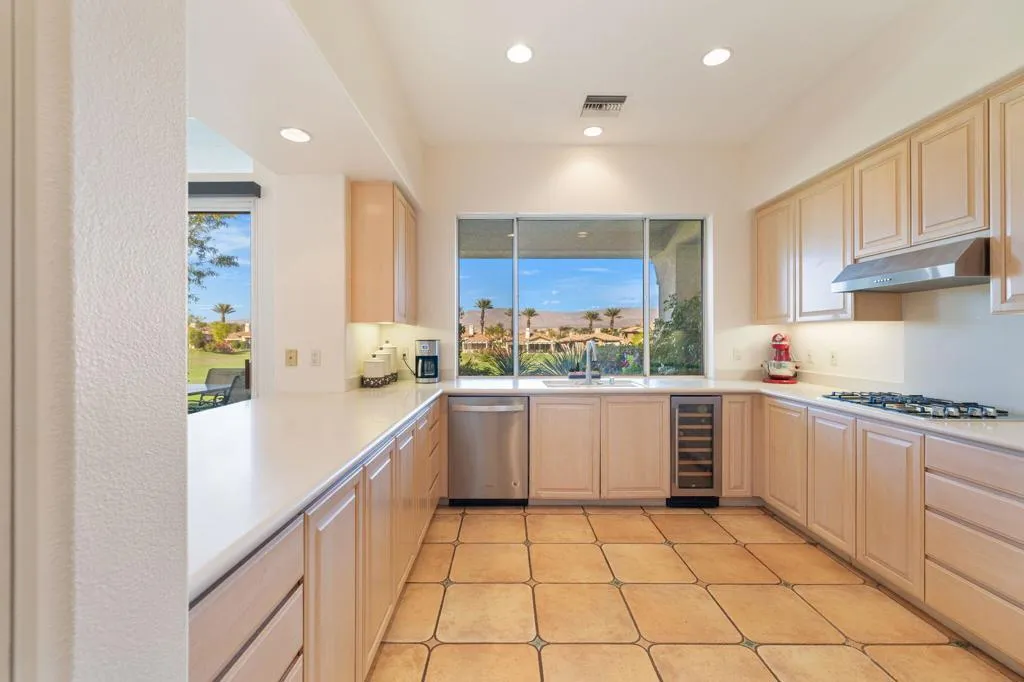 472 Desert Holly Drive, Palm Desert, California 92211 home-pic-15