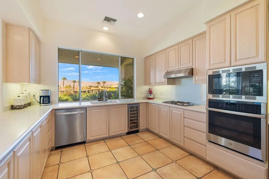 472 Desert Holly Drive, Palm Desert, California 92211 home-pic-16