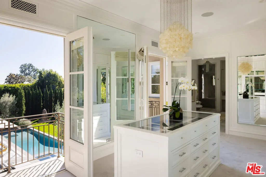 12770 S Bristol Circle, Los Angeles, California 90049 home-pic-11