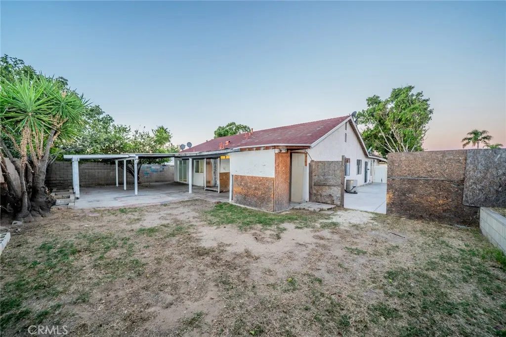 261 N Vine, Rialto, California 92376 home-pic-24