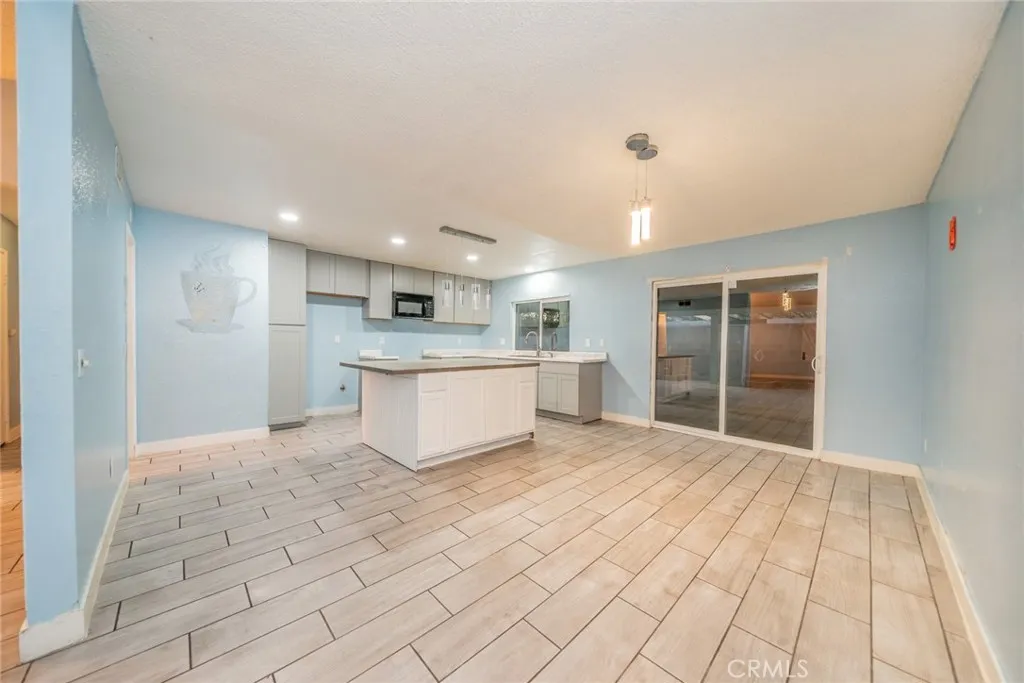 261 N Vine, Rialto, California 92376 home-pic-5