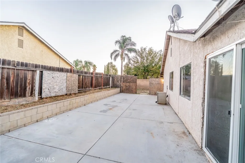 261 N Vine, Rialto, California 92376 home-pic-28