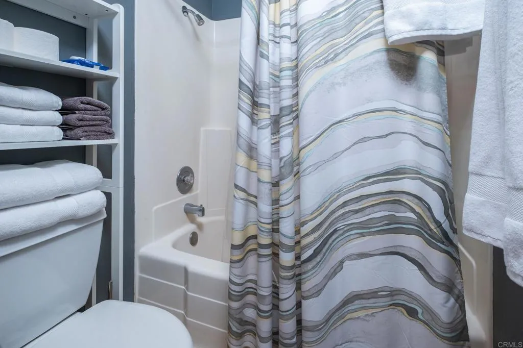 10865 Charing Cross Road, Spring Valley, California 91978 home-pic-21