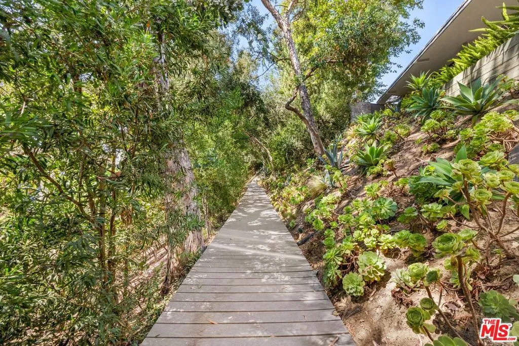 15216 Antelo Place, Los Angeles, California 90077 home-pic-50