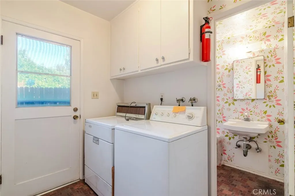 6539 Ventura Canyon Avenue, Van Nuys, California 91401 home-pic-16