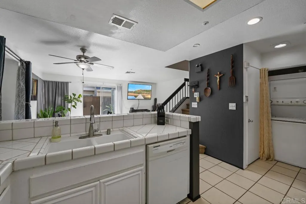 2157 Kings View Cir., Spring Valley, California 91977 home-pic-13