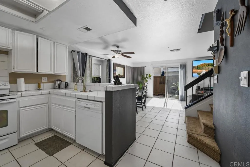 2157 Kings View Cir., Spring Valley, California 91977 home-pic-9