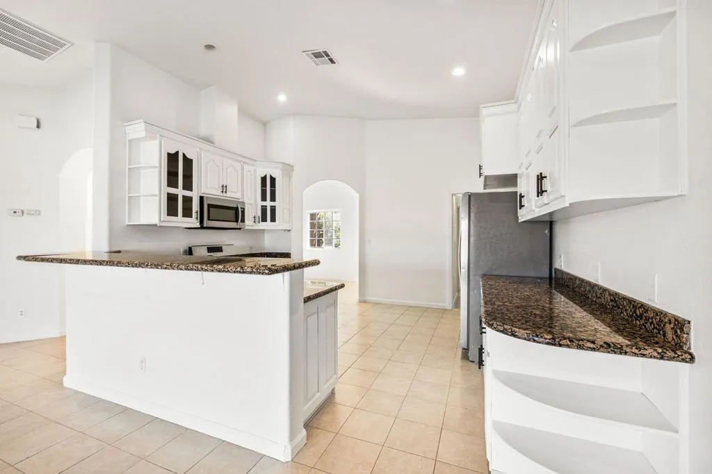 22135 Lamel Drive, Desert Hot Springs, California 92241 home-pic-8