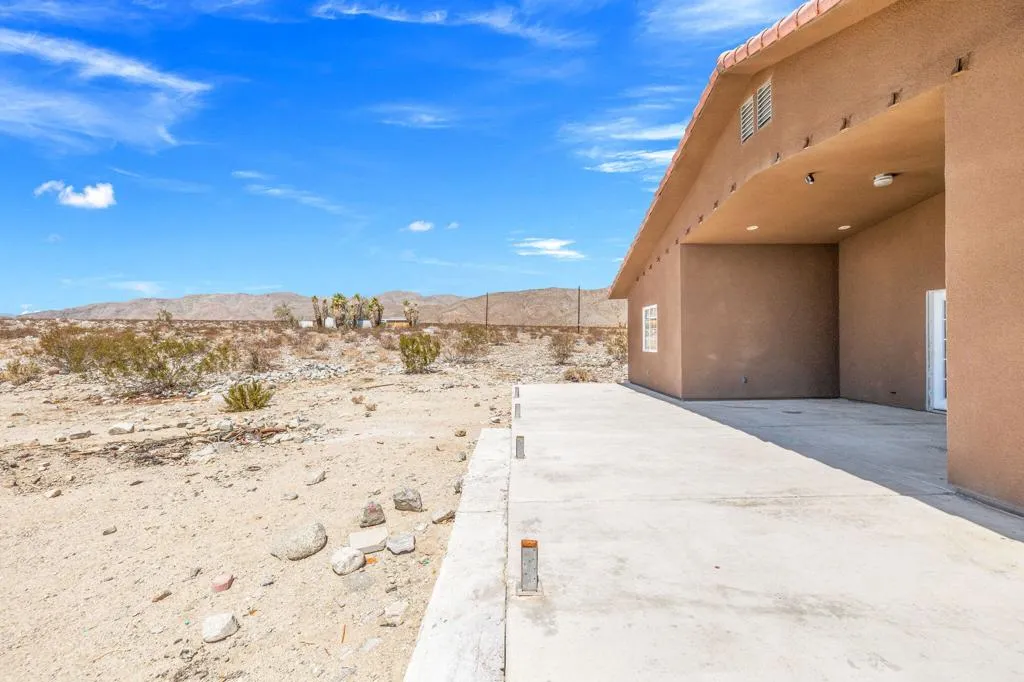22135 Lamel Drive, Desert Hot Springs, California 92241 home-pic-32