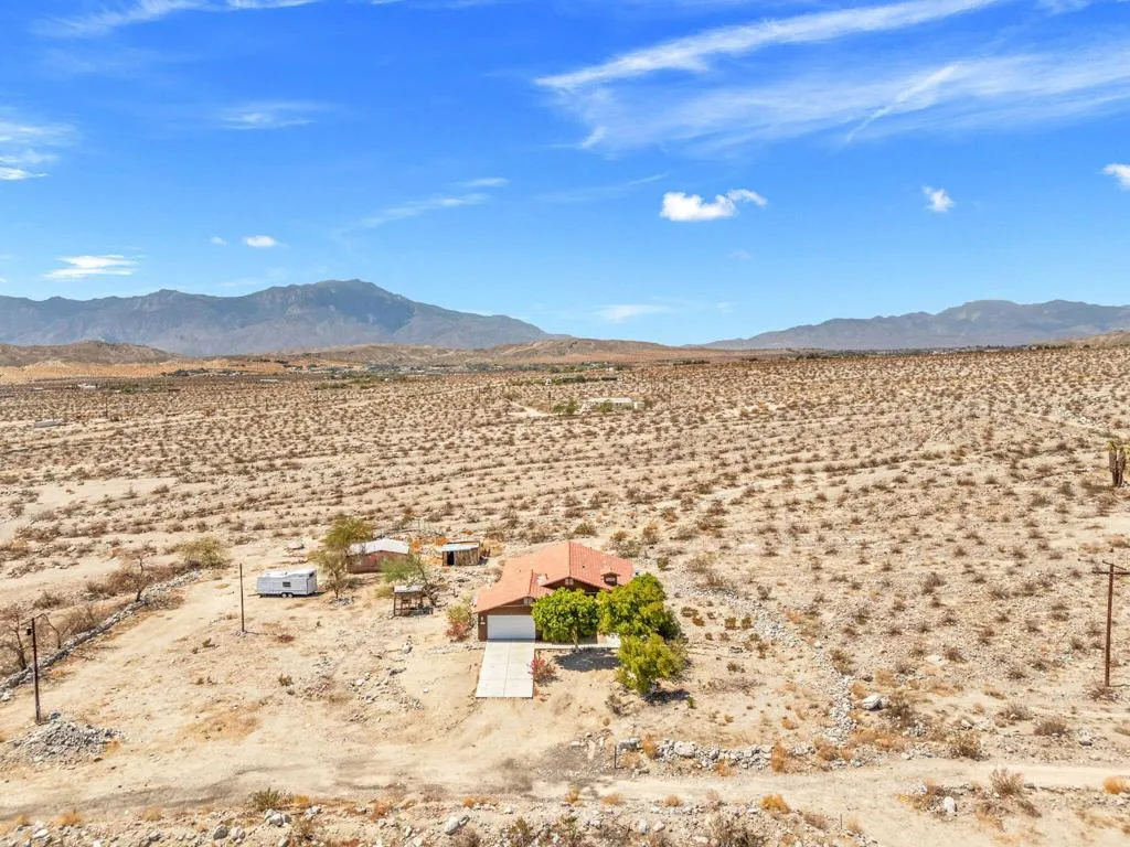 22135 Lamel Drive, Desert Hot Springs, California 92241 home-pic-3