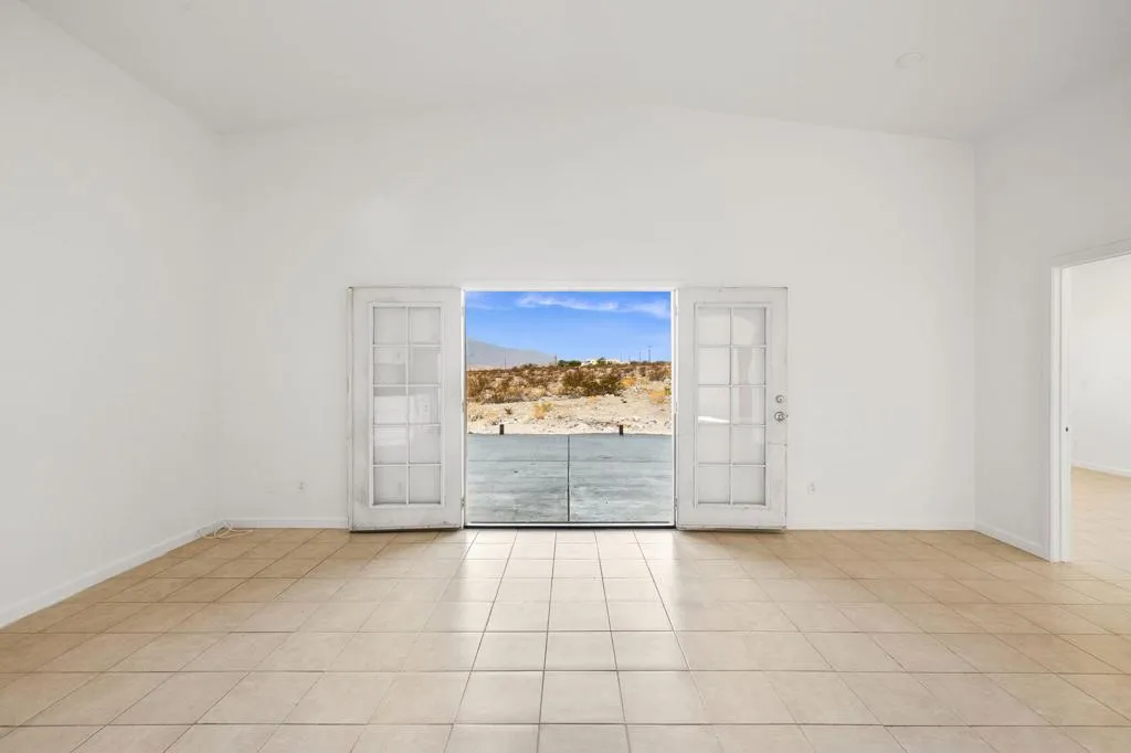 22135 Lamel Drive, Desert Hot Springs, California 92241 home-pic-13