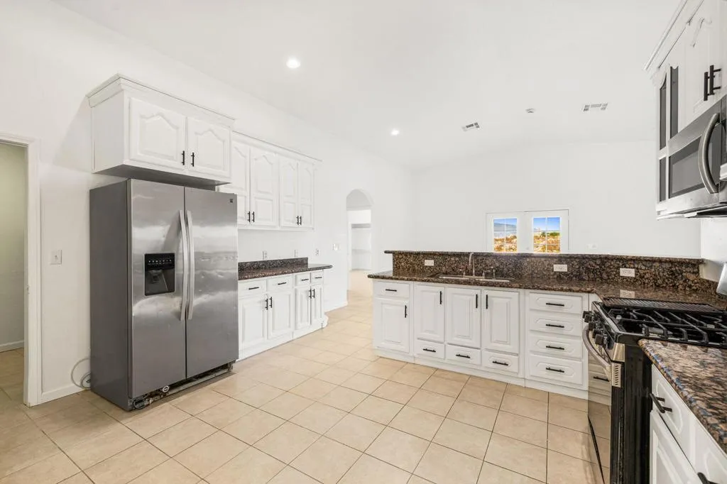 22135 Lamel Drive, Desert Hot Springs, California 92241 home-pic-12