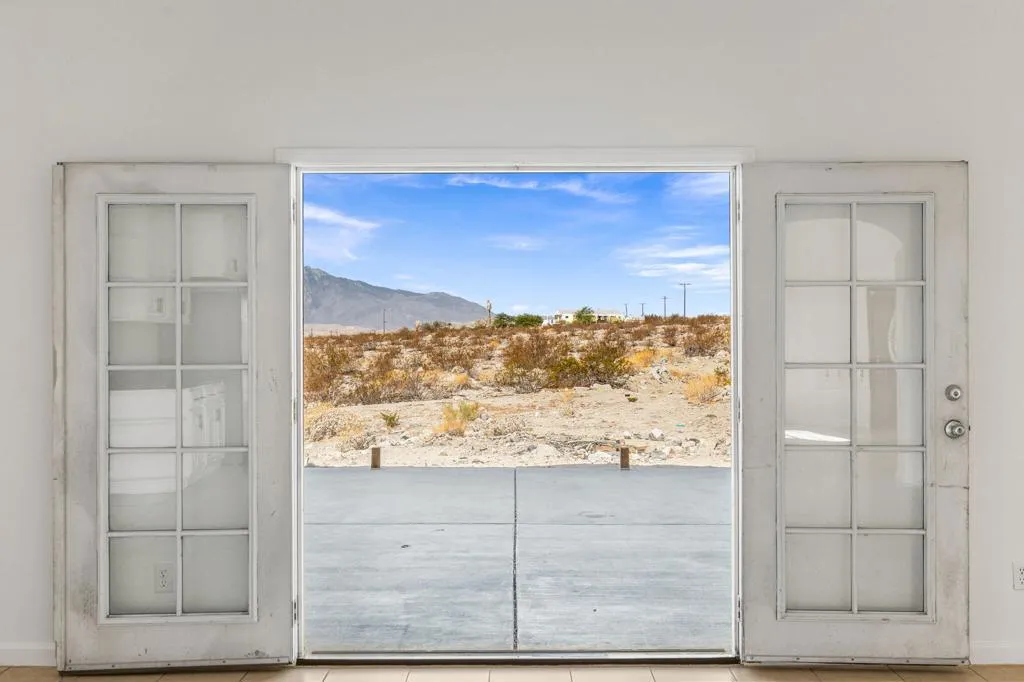 22135 Lamel Drive, Desert Hot Springs, California 92241 home-pic-14