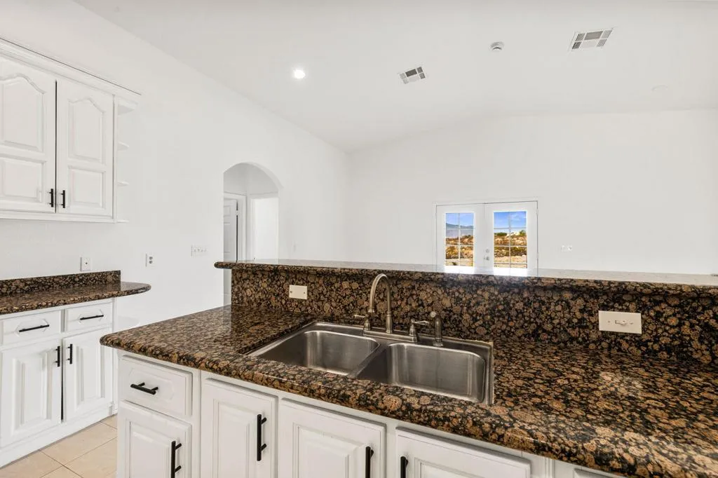 22135 Lamel Drive, Desert Hot Springs, California 92241 home-pic-9