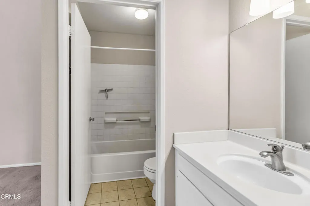 21334 Nandina Lane 204, Newhall, California 91321 home-pic-18